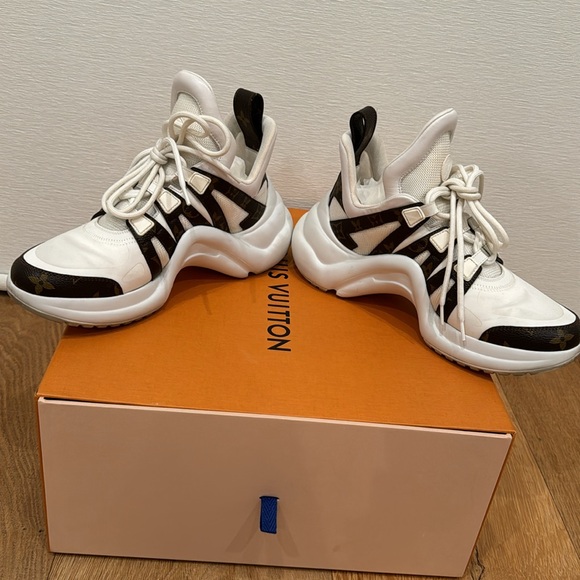 Louis Vuitton arch light sneakers - Picture 4 of 17